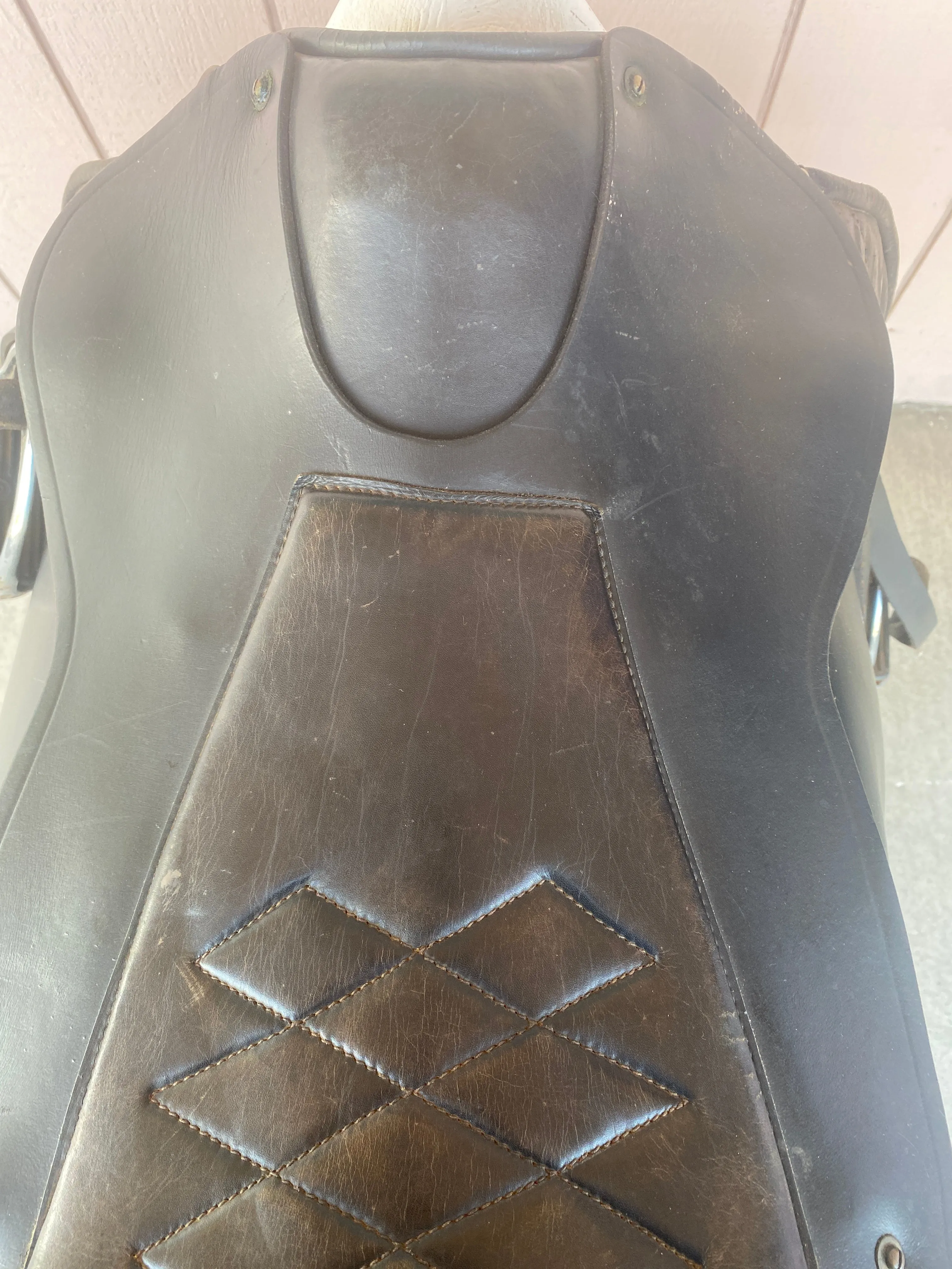 22” Black Trekking Saddle